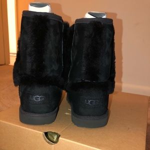 Young girl/Big kid Ugg K Hadley ll Boots size 3